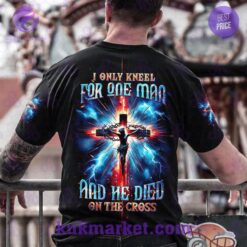 i only kneel for one man and he died on the cross jesus t shirt 3 537
